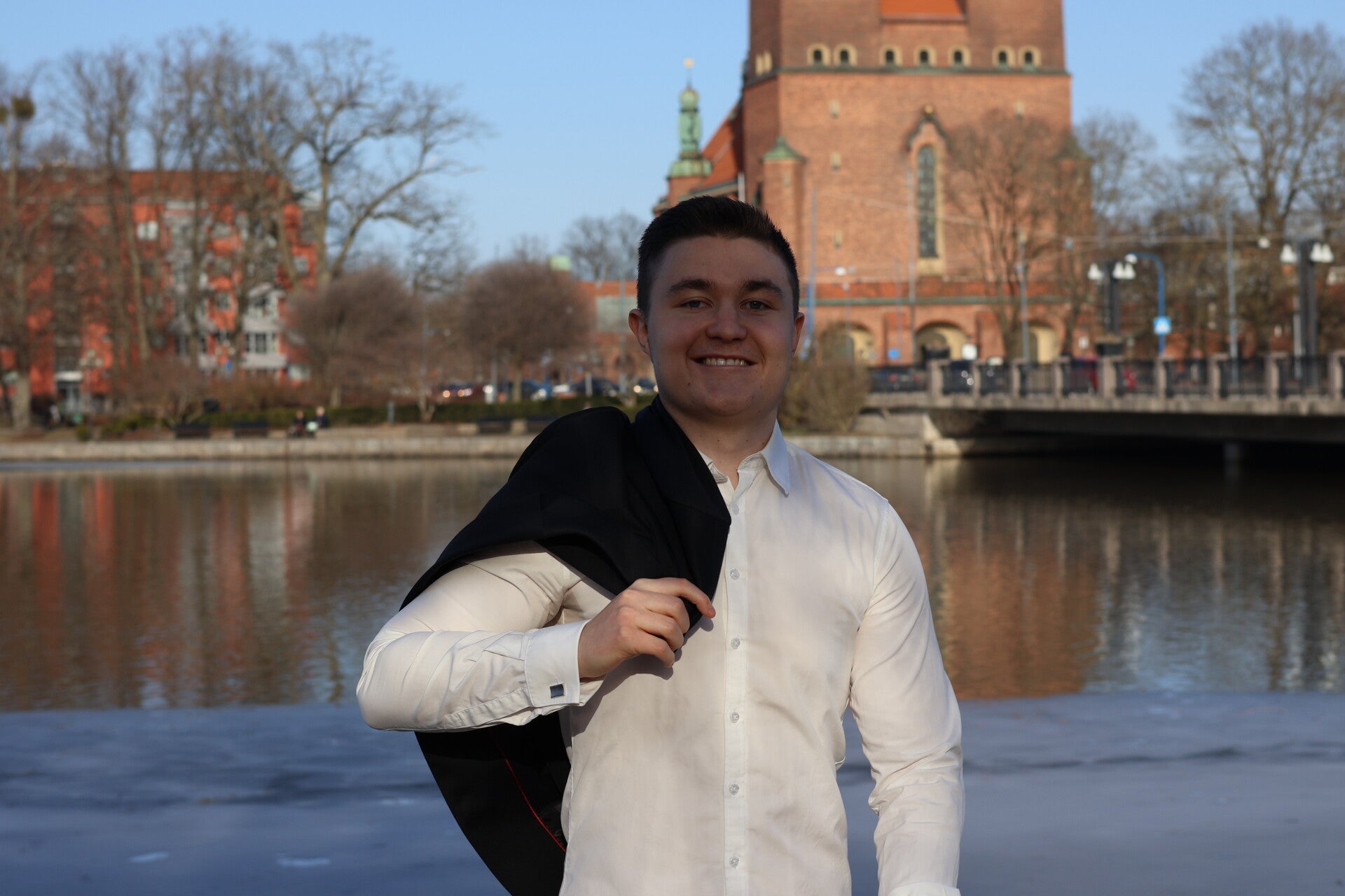 Emanuel Åstrand vid vattnet i Eskilstuna